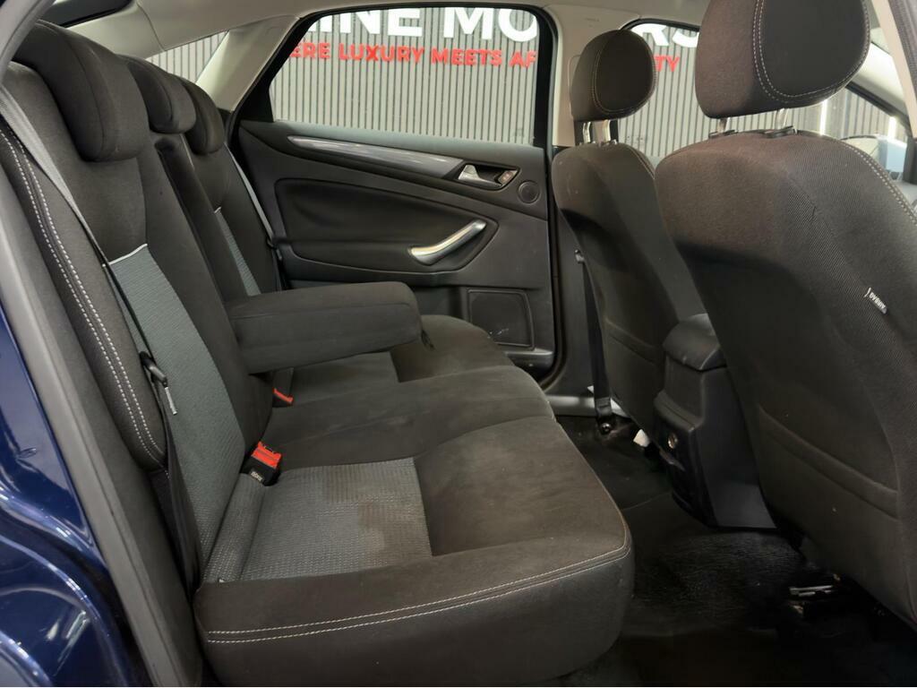 Ford Mondeo Hatchback Silver #18