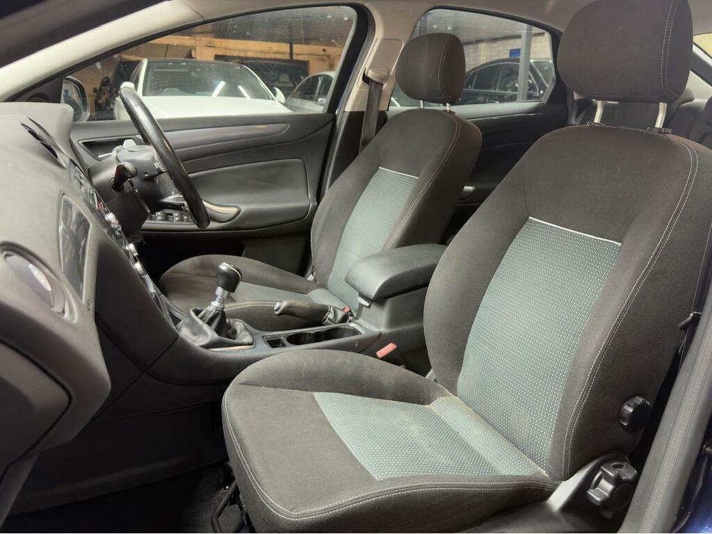 Ford Mondeo Hatchback Silver #16