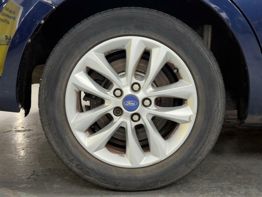 Ford Mondeo Hatchback Silver #25