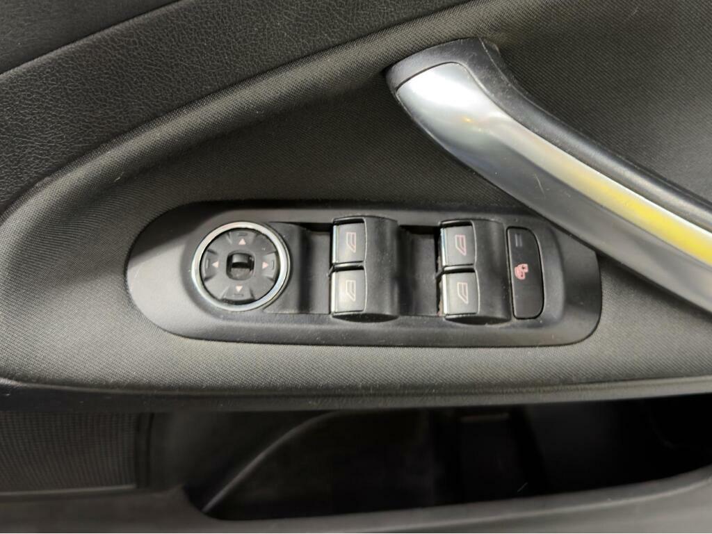 Ford Mondeo Hatchback Silver #22