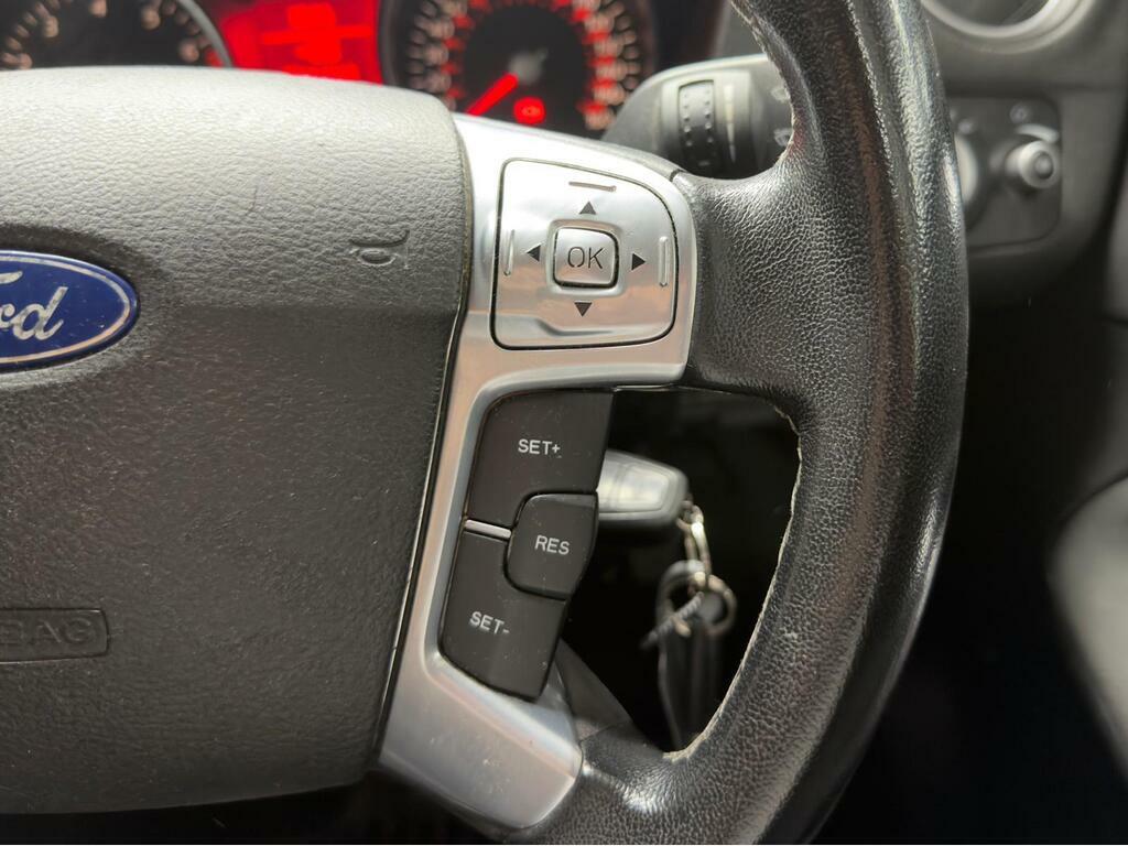 Ford Mondeo Hatchback Silver #21