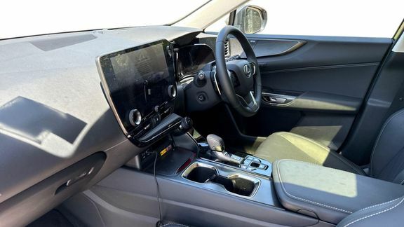 Lexus NX Nx450h Takumi EF26LVT Silver #5