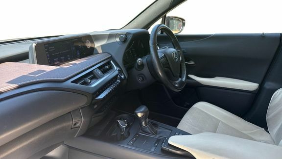 Lexus UX Takumi Silver #5