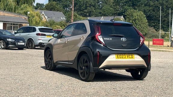Toyota Aygo X Edge Parking Pack Beige #5