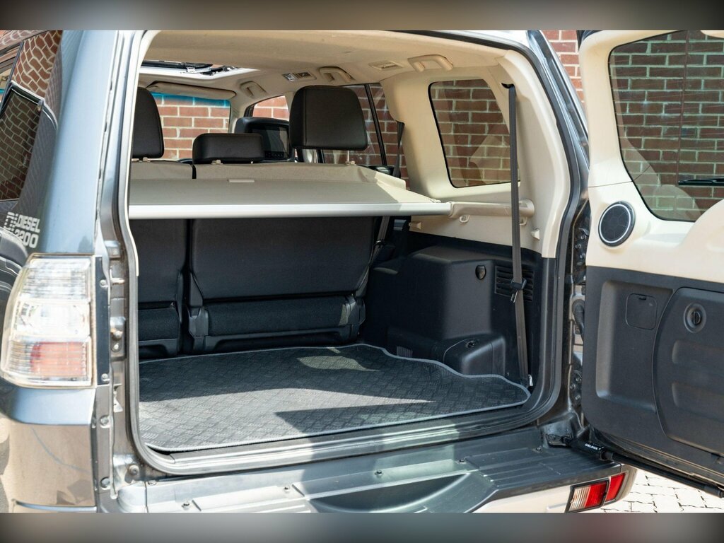 Mitsubishi Shogun Suv 3.2 Di-dc Sg3 201463 Brown #31