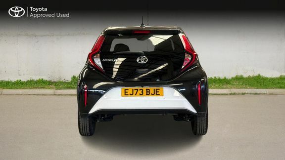Toyota Aygo X Edge Automatic EJ73BJE White #4
