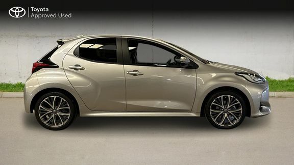 Toyota Yaris Excel Silver #2
