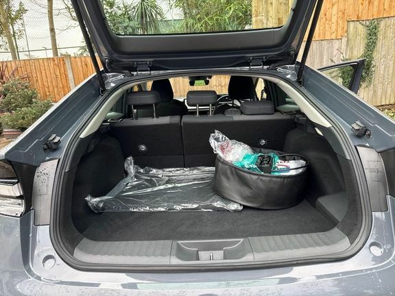 Toyota Prius 2.0 13.6Kwh Excel Hatchback Plug-in Hyb Blue #18