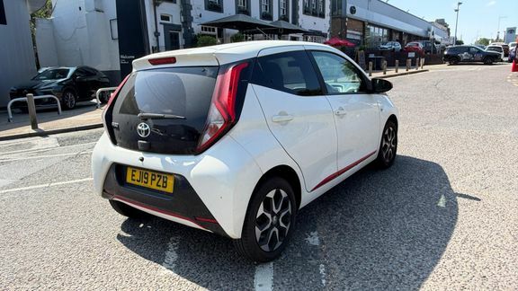 Toyota Aygo X X-trend Mmt White #2