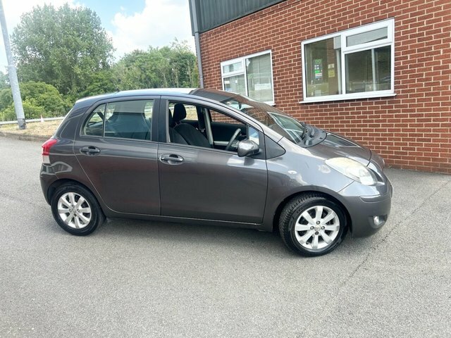 Toyota Yaris 2011 1.33 Dual Vvt-i T Spirit Hatchback Grey #2