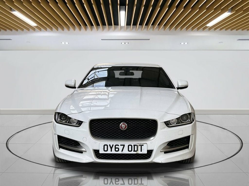 Jaguar XE 2L R-sport White
