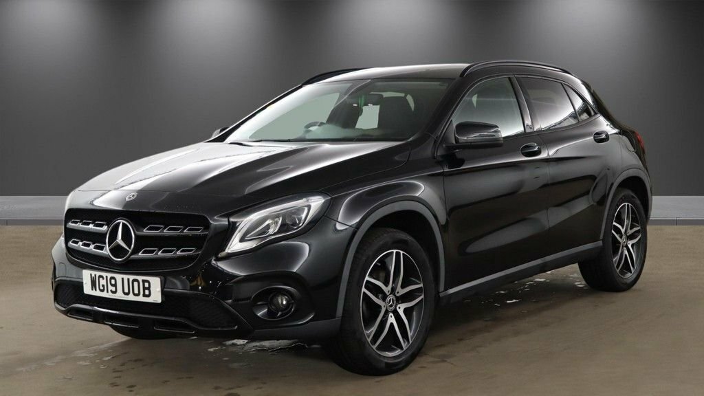 Mercedes-Benz GLA Class 1.6L Urban Edition Black #2