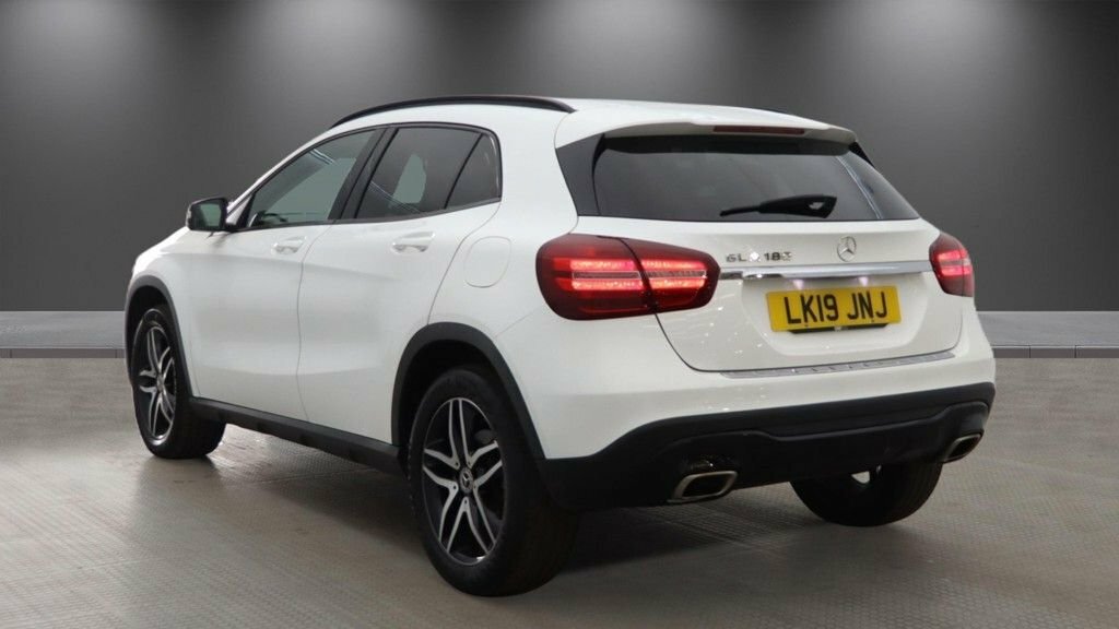 Mercedes-Benz GLA Class 1.6L Urban Edition White #3