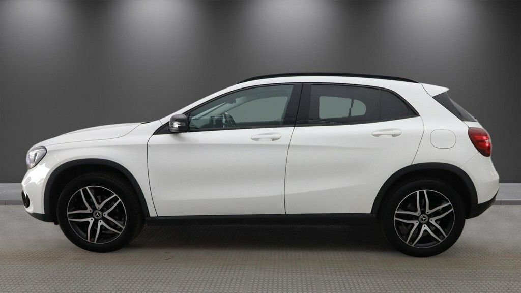 Mercedes-Benz GLA Class 1.6L Urban Edition White #6