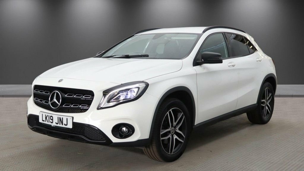 Mercedes-Benz GLA Class 1.6L Urban Edition White #2
