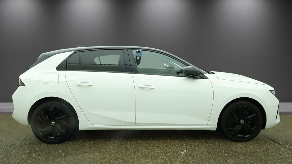 Vauxhall Astra 1.6L Gs White #5
