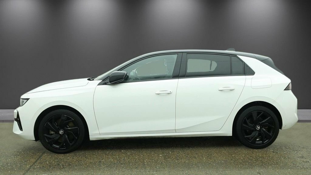 Vauxhall Astra 1.6L Gs White #6
