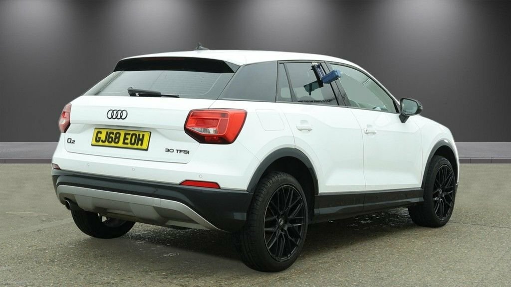 Audi Q2 1L Sport White #4