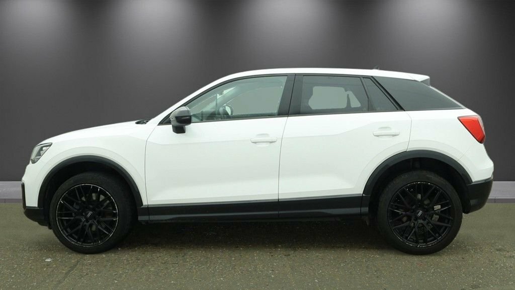 Audi Q2 1L Sport White #6