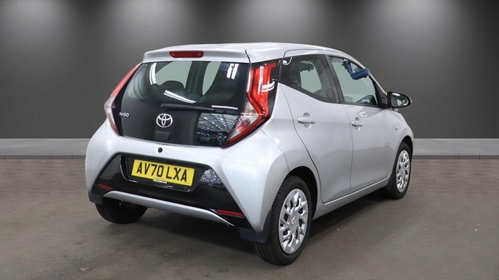 Toyota Aygo 1L X-play Silver #4