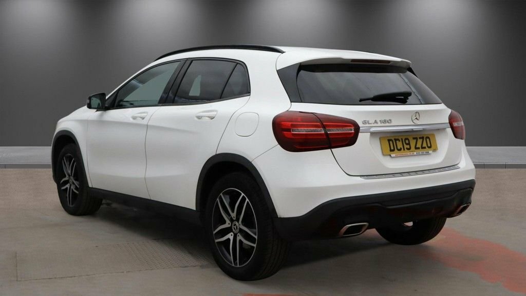 Mercedes-Benz GLA Class 1.6L Urban Edition White #3