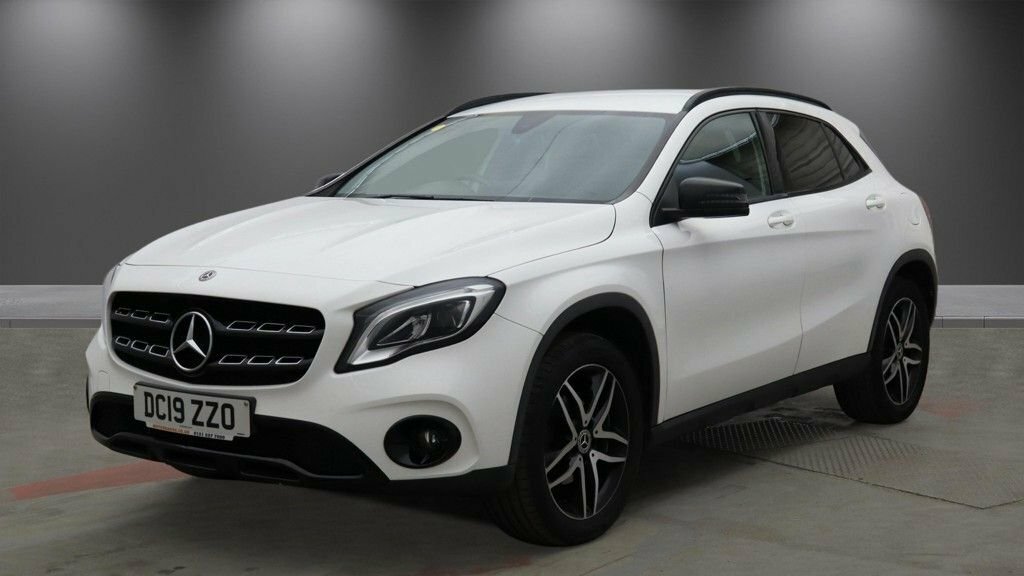 Mercedes-Benz GLA Class 1.6L Urban Edition White #2