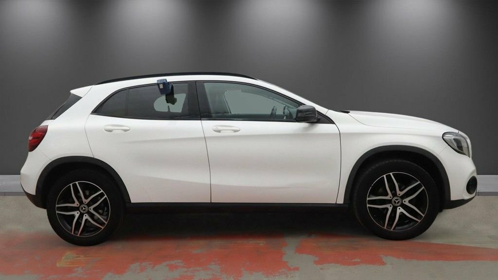 Mercedes-Benz GLA Class 1.6L Urban Edition White #5