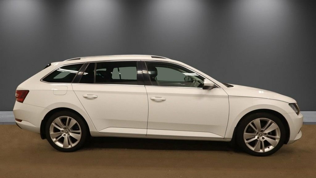 Skoda Superb 2L Se L Executive White #5