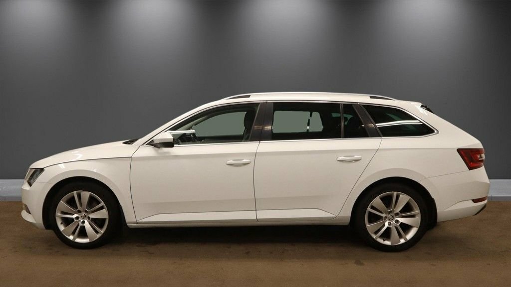 Skoda Superb 2L Se L Executive White #6