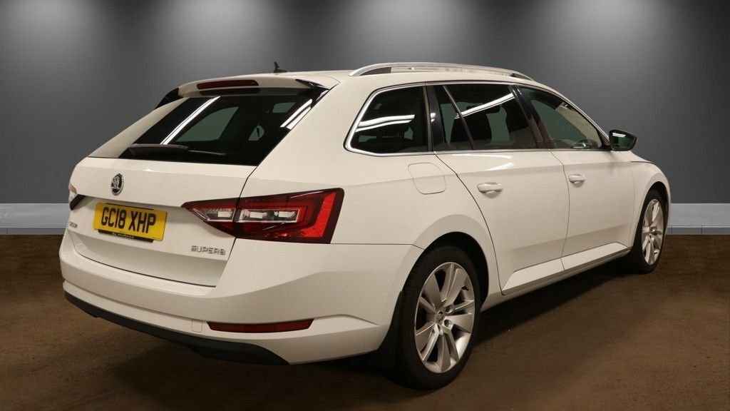 Skoda Superb 2L Se L Executive White #4