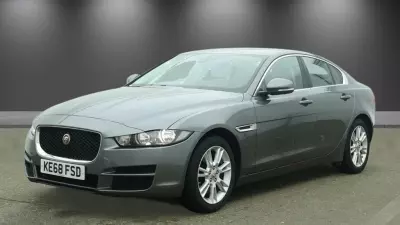 Jaguar XE 2.0 I4 200Ps R-sport Red #2