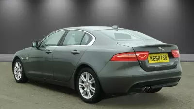 Jaguar XE 2.0 I4 200Ps R-sport Red #3