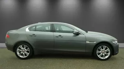 Jaguar XE 2.0 I4 200Ps R-sport Red #5