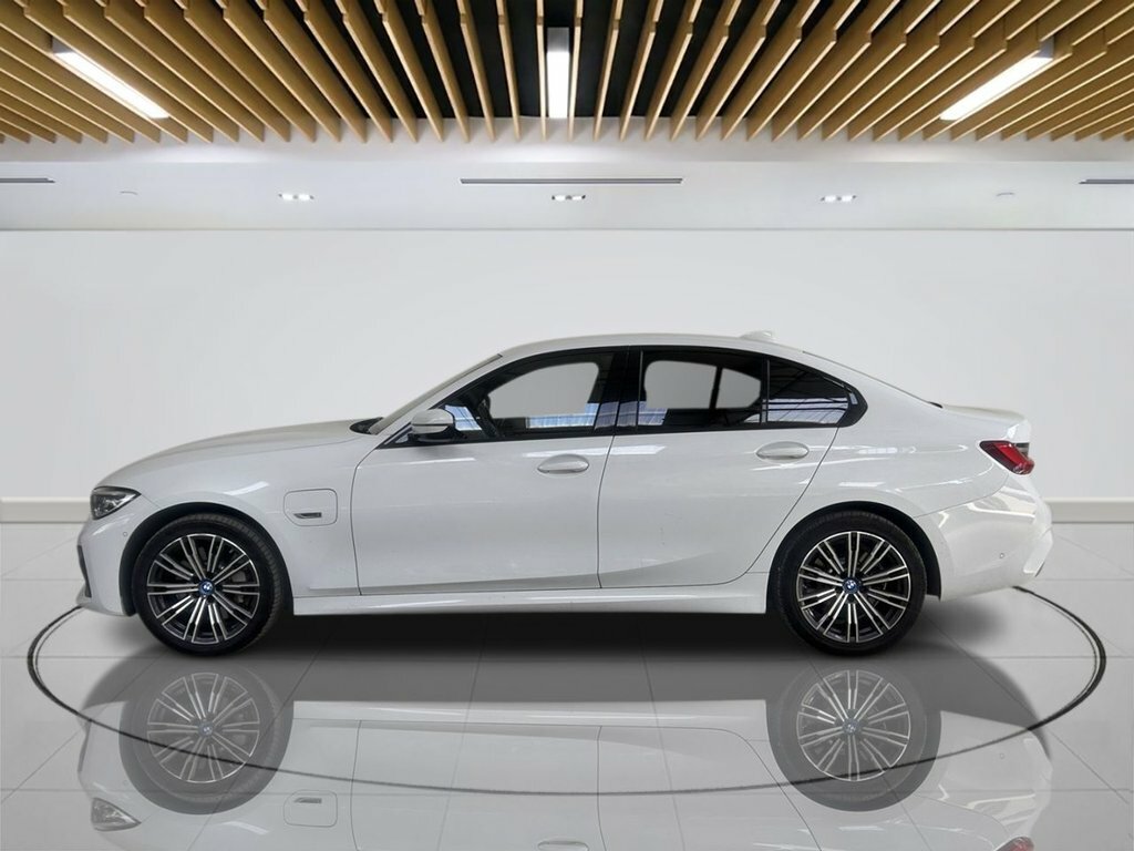 BMW 3 Series 2L M Sport FV71KCE White #5