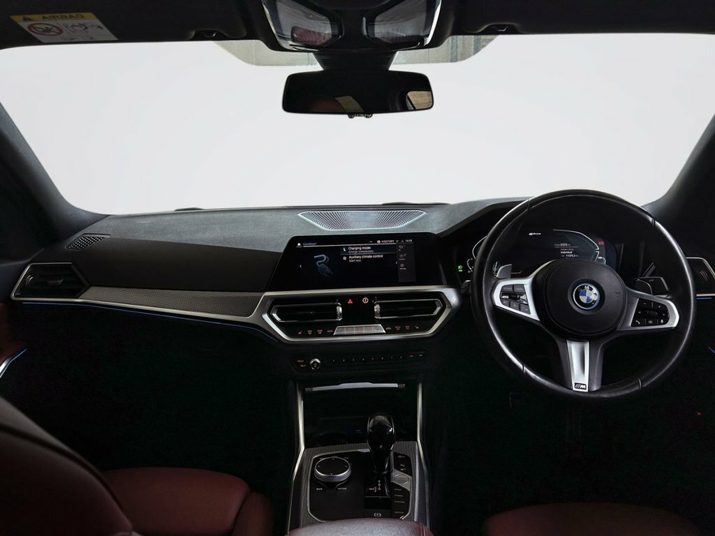 BMW 3 Series 2L M Sport FV71KCE White #3