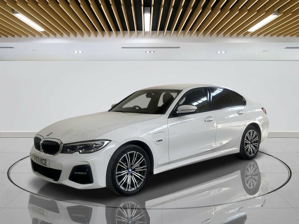 BMW 3 Series 2L M Sport FV71KCE White #4