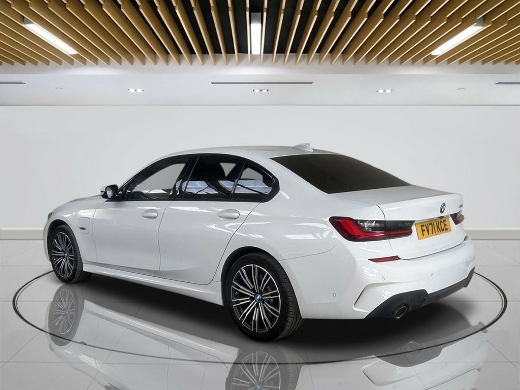 BMW 3 Series 2L M Sport FV71KCE White #6
