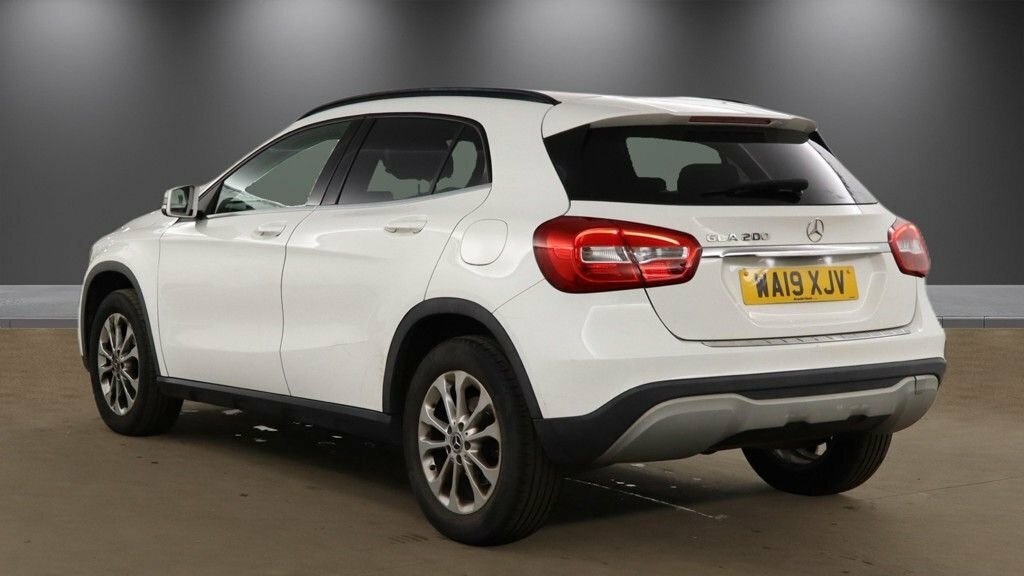 Mercedes-Benz GLA Class 1.6L Se White #2