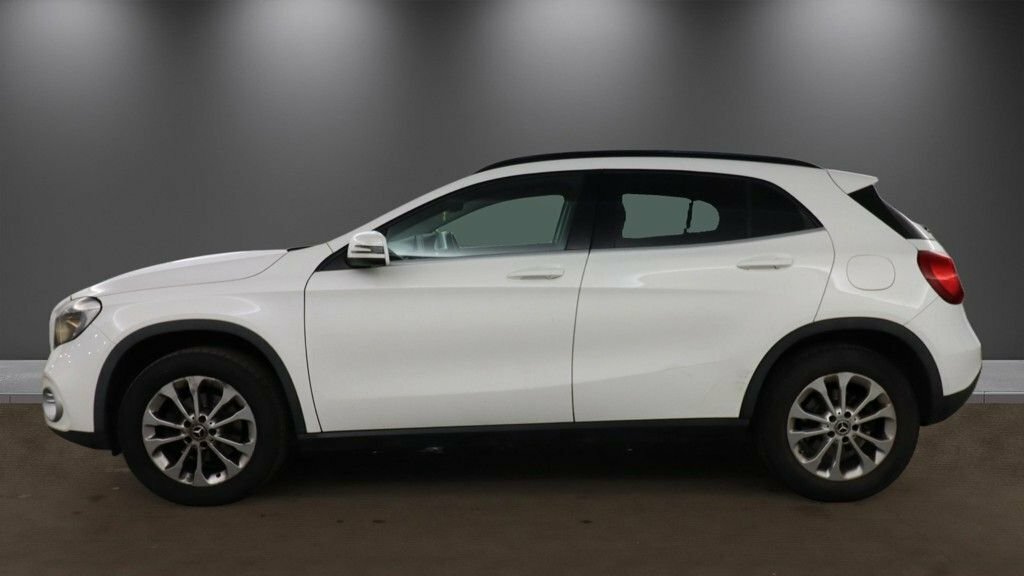 Mercedes-Benz GLA Class 1.6L Se White #5