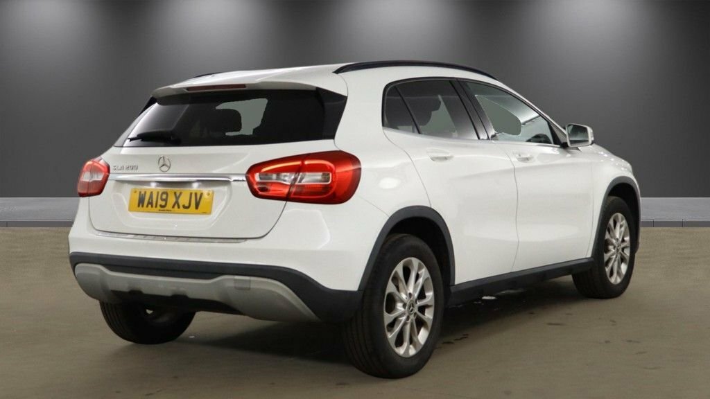 Mercedes-Benz GLA Class 1.6L Se White #3