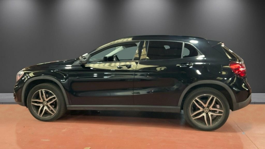 Mercedes-Benz GLA Class 1.6L Urban Edition Black #6
