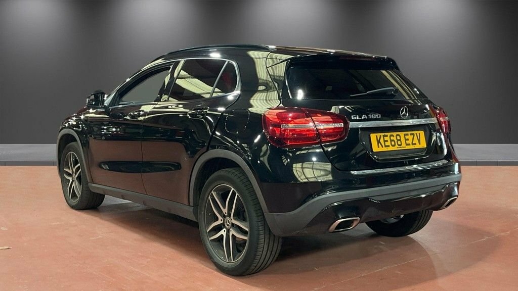 Mercedes-Benz GLA Class 1.6L Urban Edition Black #3