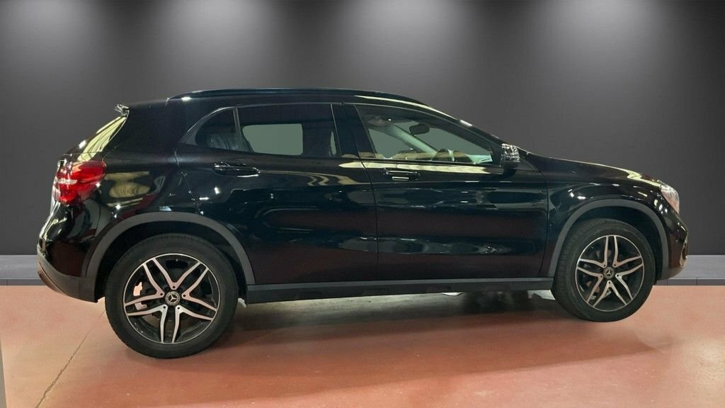 Mercedes-Benz GLA Class 1.6L Urban Edition Black #5