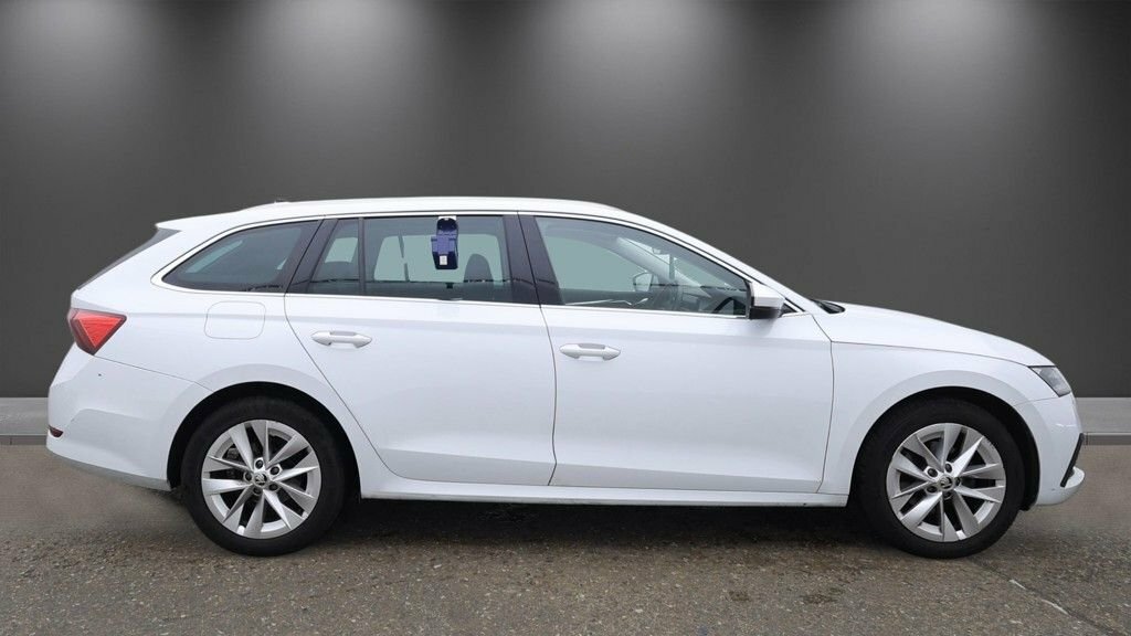 Skoda Octavia 1.5L Se L White #5