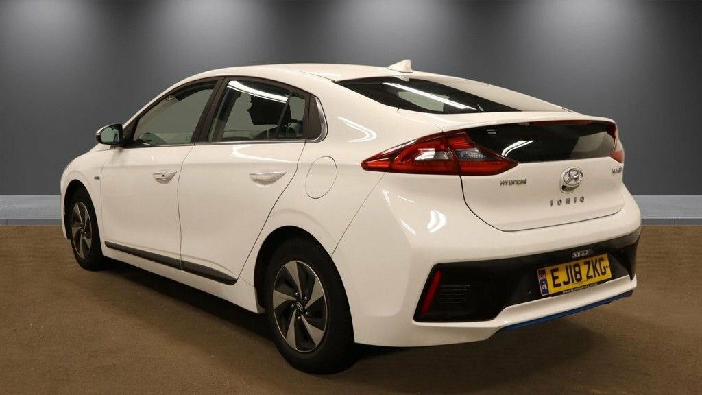 Hyundai Ioniq 1.6L Premium White #2