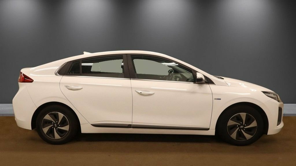 Hyundai Ioniq 1.6L Premium White #4