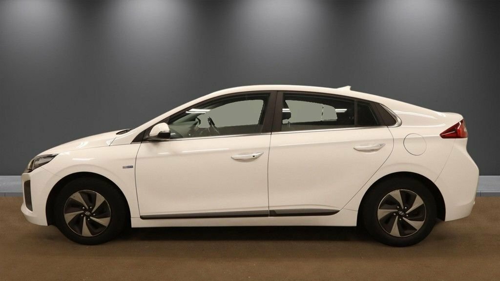 Hyundai Ioniq 1.6L Premium White #5