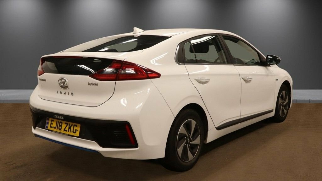 Hyundai Ioniq 1.6L Premium White #3