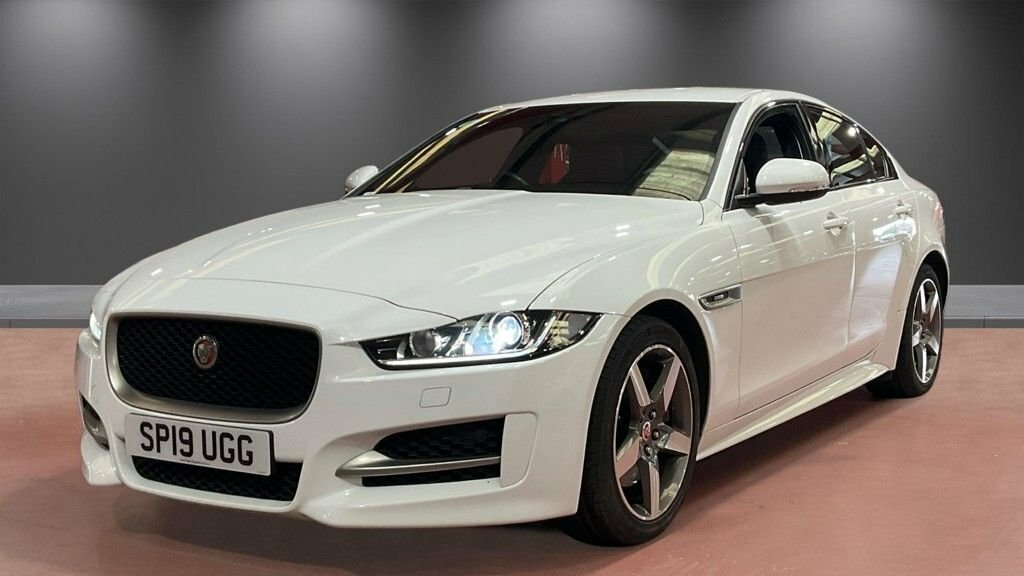 Jaguar XE 2L R-sport White #2