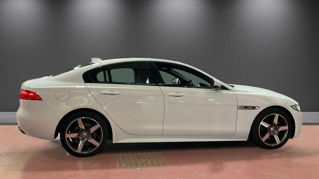 Jaguar XE 2L R-sport White #5